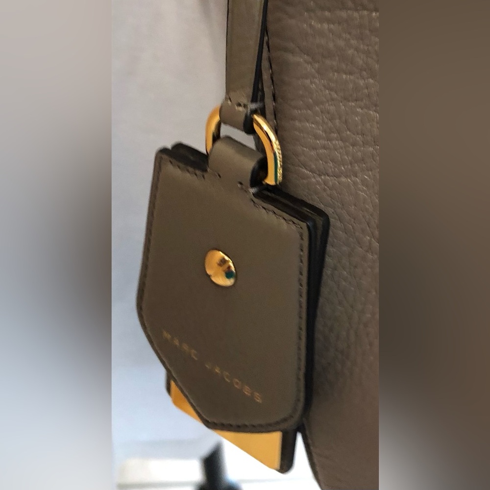 Marc Jacobs Gray Leather Hobo Bag with Gold Hardware - Picture 4 of 16